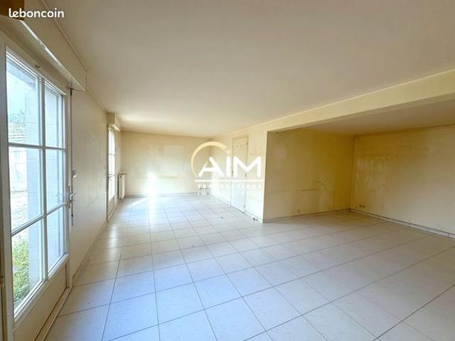 Maison vente à Loches, Nazelles-négron