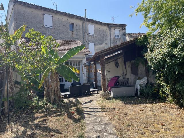 Maison vente à Angoulême, Aignes-et-puypéroux