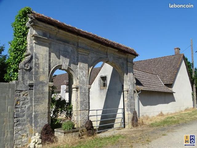 Maison vente à Saint-Amand-Montrond, Saint-baudel