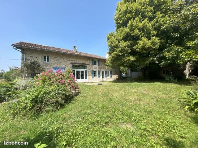 Maison vente à Confolens, Mazerolles