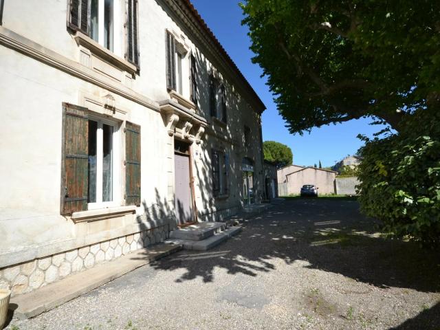 Maison vente à Arles, Cabannes