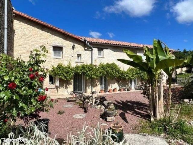 Maison vente à Confolens, Salles-de-villefagnan