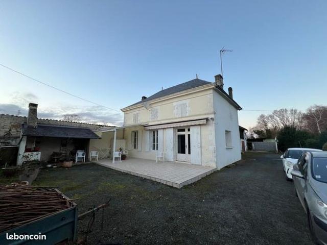 Maison vente à Saint-Jean-d'Angély, La Vergne