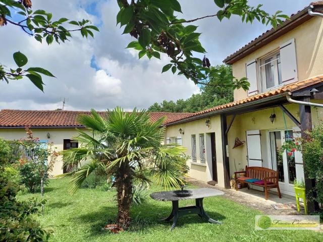 Maison vente à Confolens, Aigre