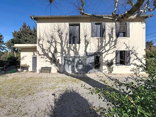 Maison vente à Arles, Cabannes
