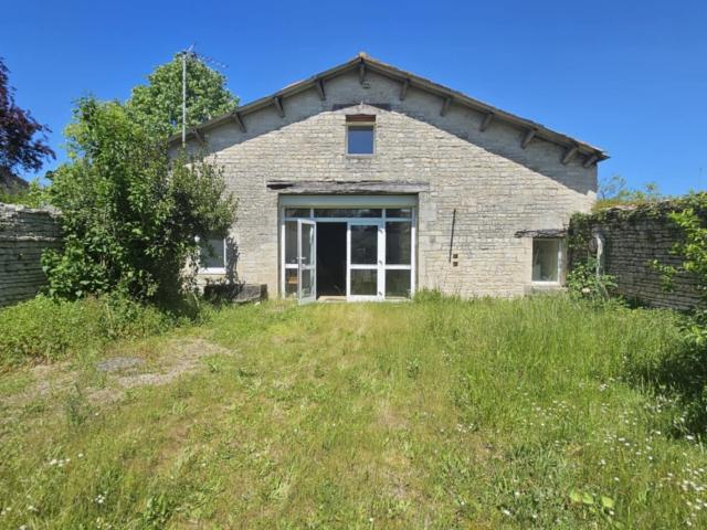 Maison vente à Confolens, Ebréon