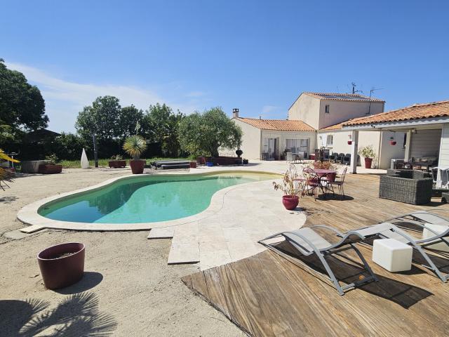 Maison vente à Saint-Jean-d'Angély, Chantemerle-sur-la-soie
