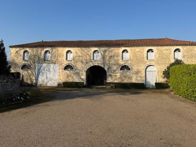 Maison vente à Fontenay-le-Comte, Sainte-hermine