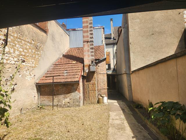 Maison vente à Villeneuve-l'Archevêque, Yonne