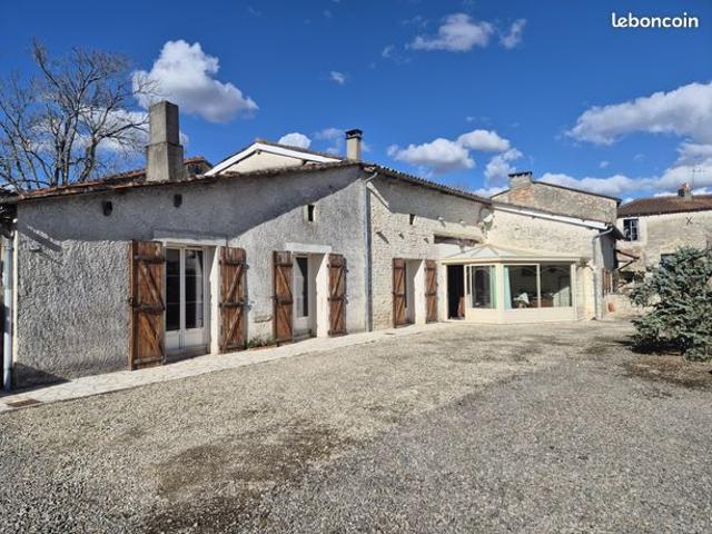Maison vente à Confolens, Saint-amant-de-boixe