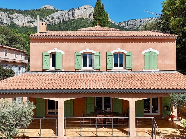 Maison vente à Arrondissement de Toulon, Le Revest-les-eaux