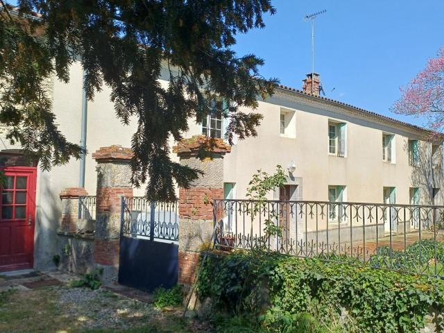 Maison vente à Nérac, Fieux