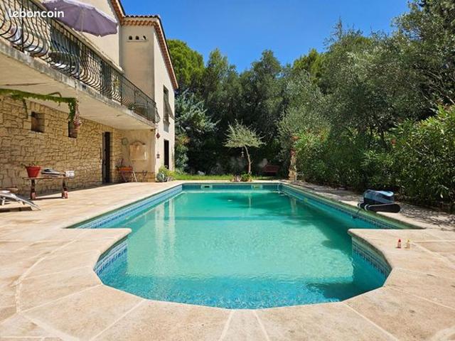 Maison vente à Villeneuve-lès-Avignon, Gard