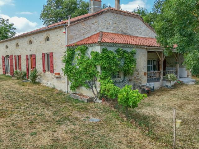 Maison vente à Nérac, Fieux