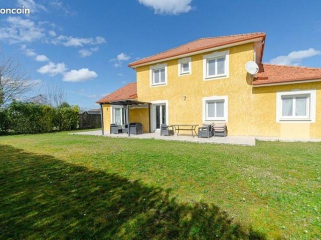 Maison vente à Pau, Lée