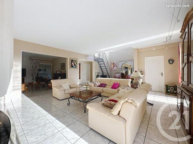 Maison vente à Riom, Mozac