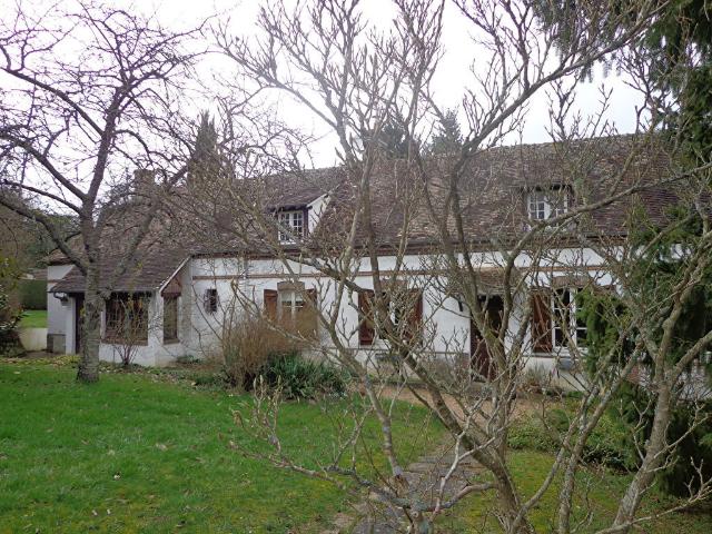 Maison vente à Évreux, L'habit