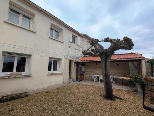 Maison vente à Saintes, Burie