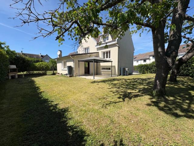 Maison vente à Versailles, Plaisir