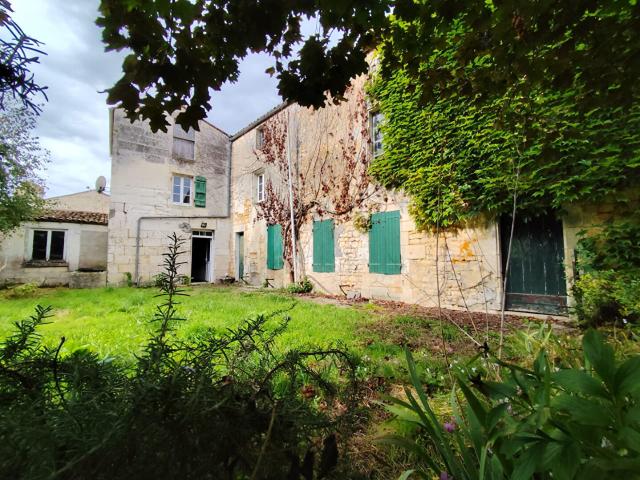 Maison vente à Saint-Jean-d'Angély, Taillebourg
