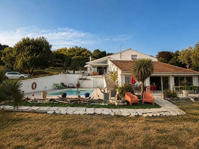 Maison vente à La Haute Côte, Saint-Dizant-du-Gua