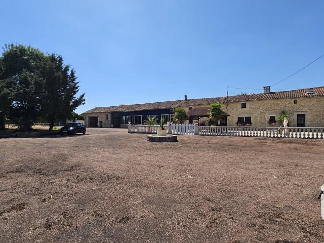 Maison vente à Confolens, Villefagnan
