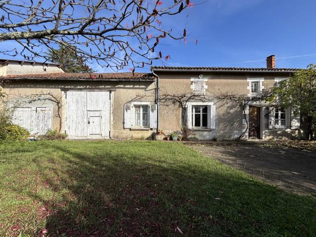 Maison vente à Confolens, Saint-gourson