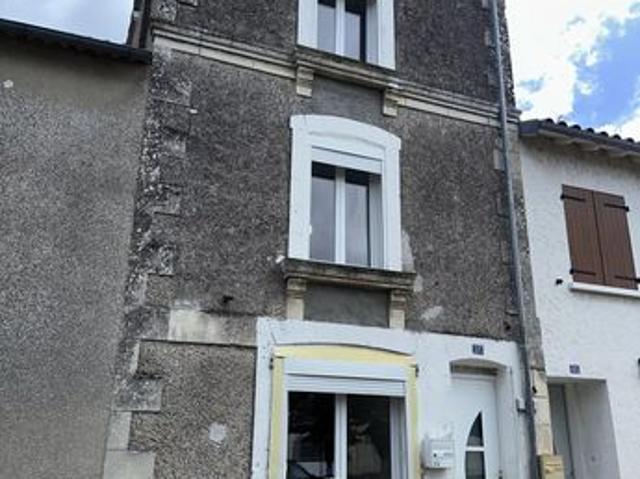 Maison vente à Montmorillon, Saint-secondin