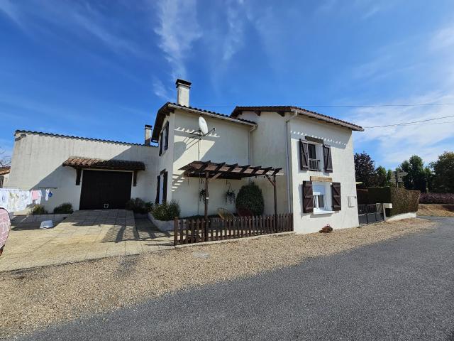 Maison vente à Confolens, Le Bouchage
