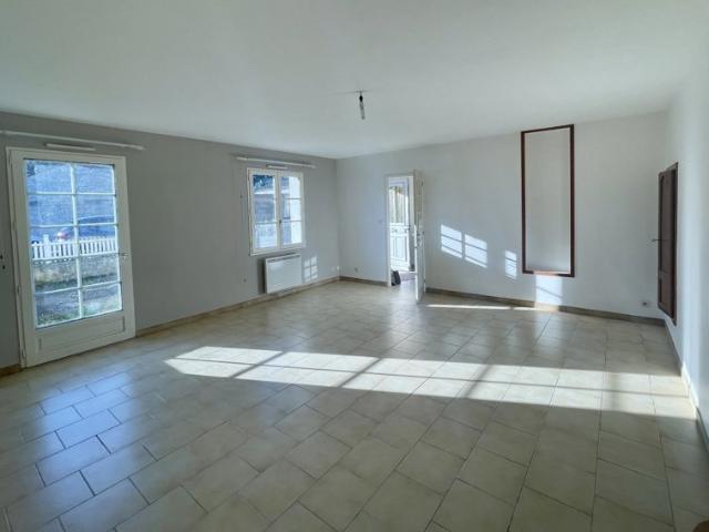 Maison vente à Saint-Jean-d'Angély, Néré