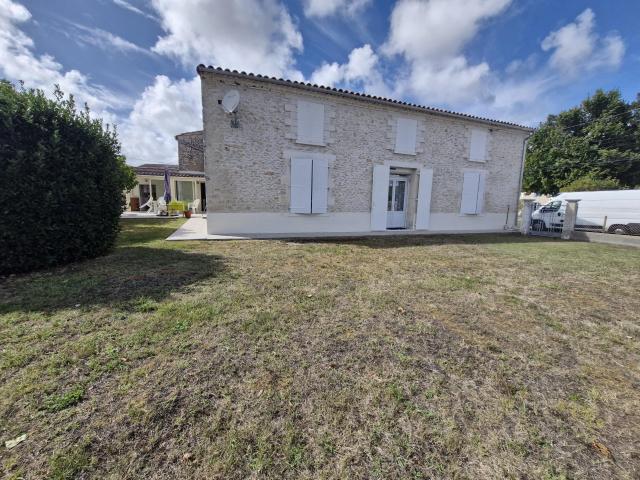 Maison vente à Saintes, Corme-ecluse