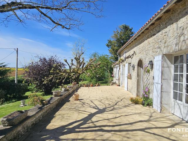 Maison vente à Fontenay-le-Comte, L'hermenault