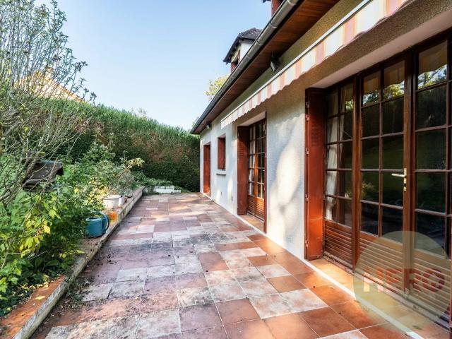 Maison vente à Versailles, Plaisir