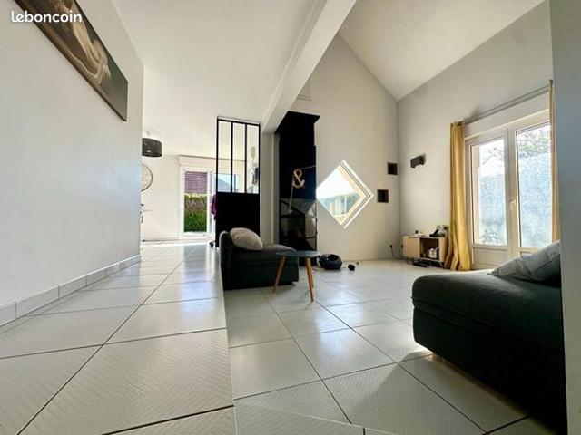 Maison vente à Besançon, Larnod
