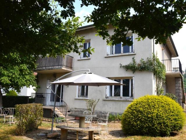 Maison vente à Saint-Étienne, L'etrat