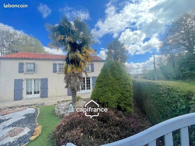 Maison vente à Fontenay-le-Comte, Saint-cyr-des-gâts
