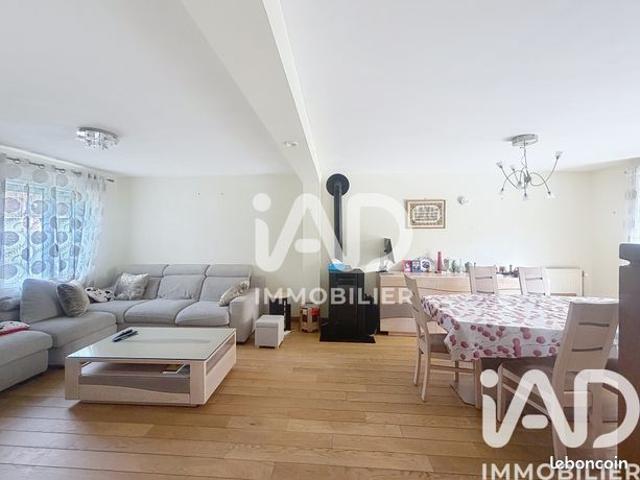 Maison vente à Versailles, Plaisir