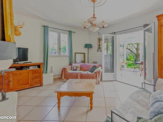 Maison vente à Avallon, Bois-d'arcy