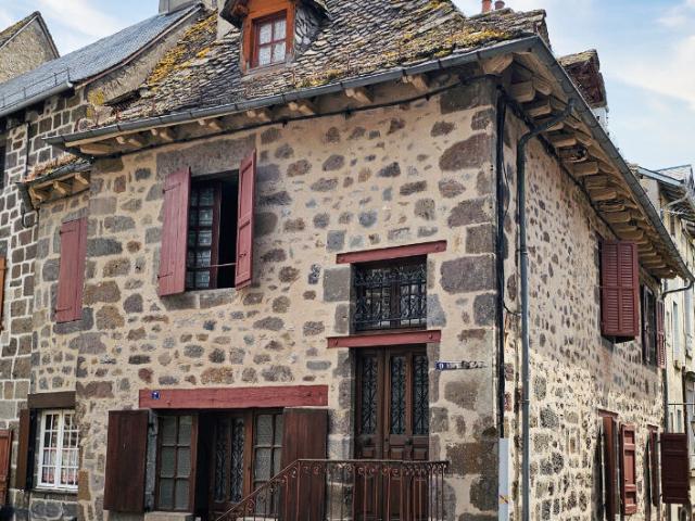 Maison vente à Place de l'Hôtel de Ville, Vic-sur-Cère