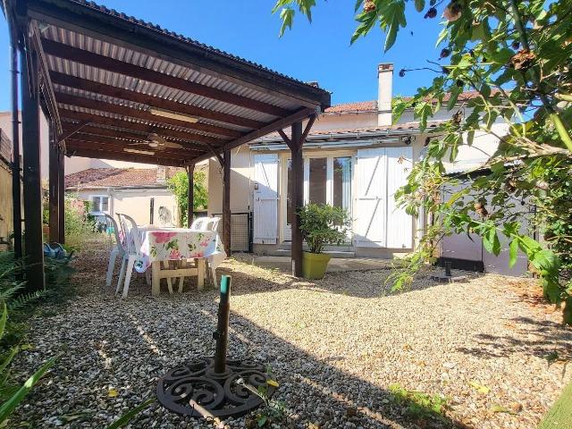 Maison vente à Montmorillon, Lussac-les-châteaux