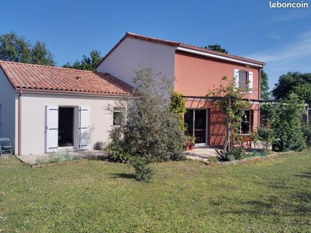 Maison vente à Saintes, La Vallée