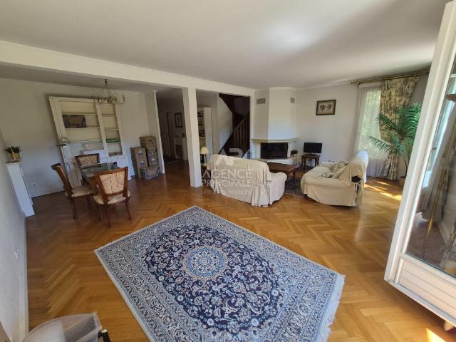 Maison vente à Saint-Germain-en-Laye, Saint-germain-en-laye
