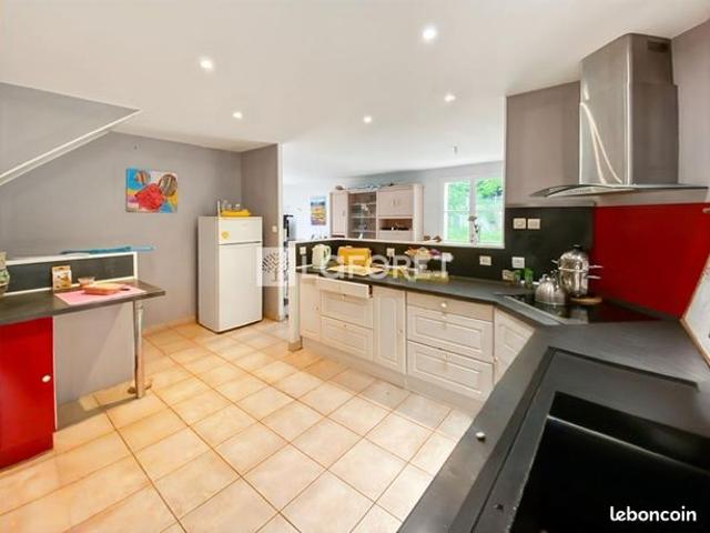 Maison vente à Saumur, Distré