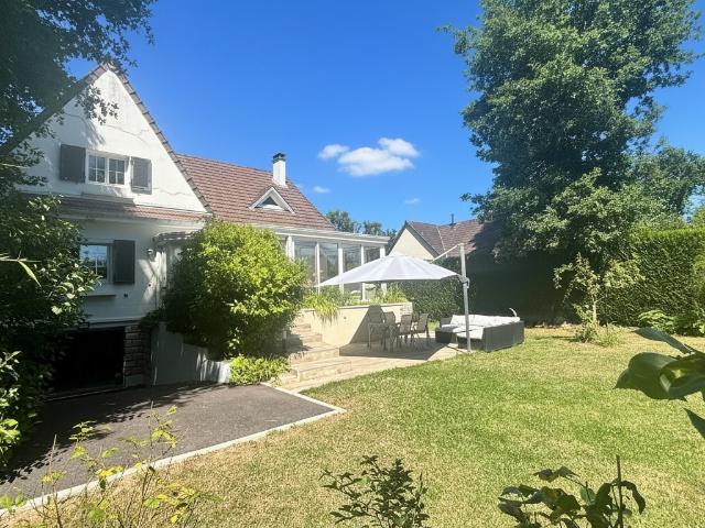 Maison vente à Versailles, Plaisir