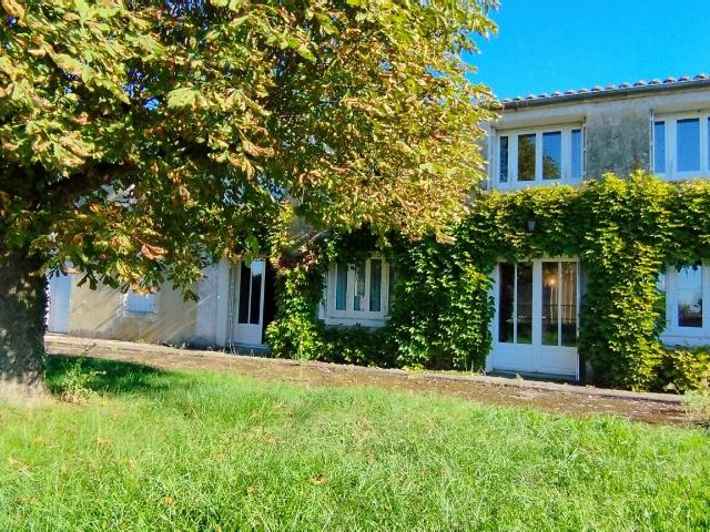 Maison vente à Saint-Jean-d'Angély, Saint-georges-de-longuepierre