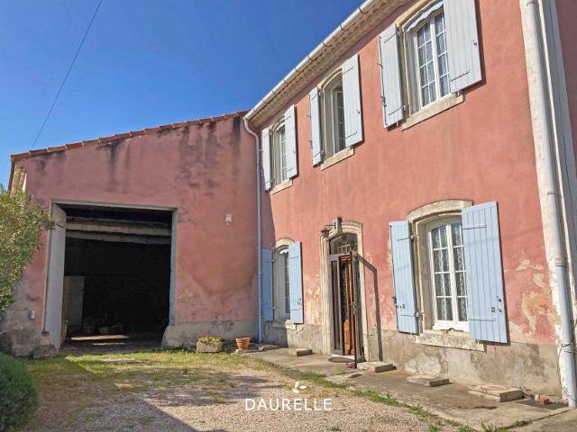 Maison vente à Arles, Cabannes
