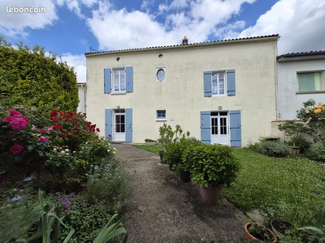 Maison vente à Saint-Jean-d'Angély, Loulay