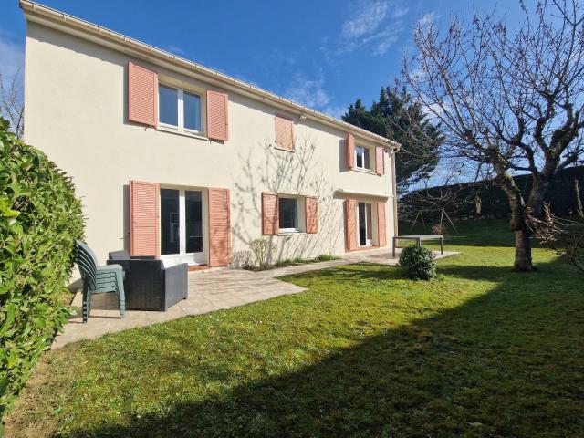 Maison vente à Versailles, Montigny-le-bretonneux