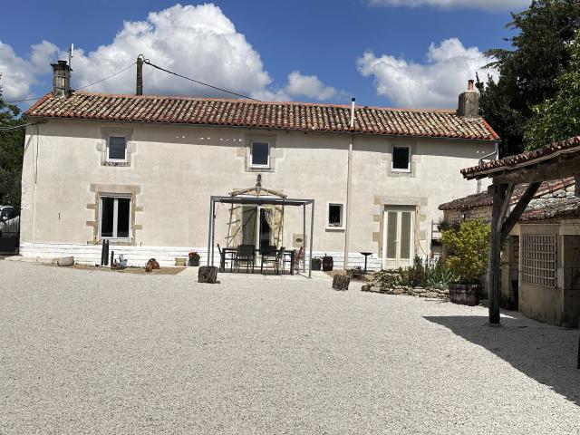 Maison vente à Confolens, La Forêt-de-tessé