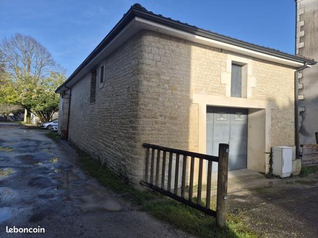 Maison vente à Confolens, Aigre